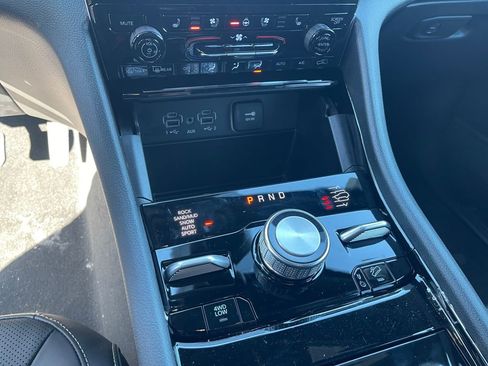 New 2025 Jeep Grand Cherokee Overland AWD/4WD image 11