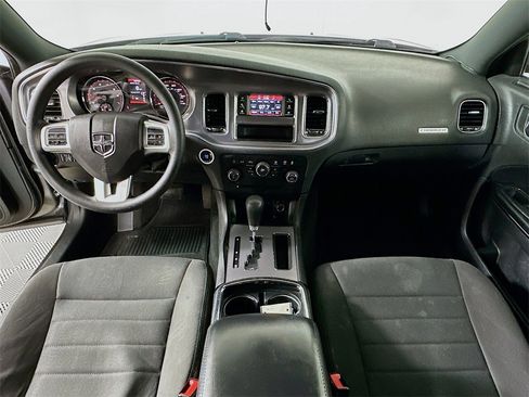 Used 2014 Dodge Charger SE image 3