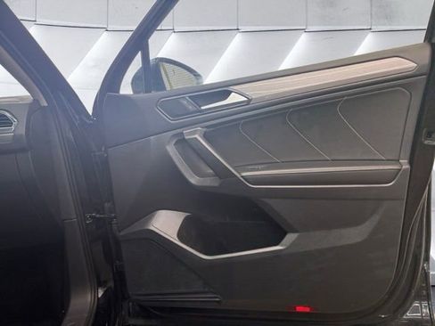 Used 2022 Volkswagen Tiguan SE image 25