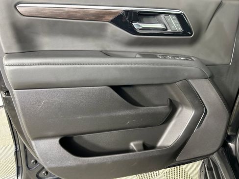 Used 2025 Chevrolet Suburban LT AWD/4WD image 11