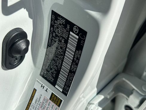 Certified 2020 Toyota Prius LE w/ Carpet Mat Package image 36