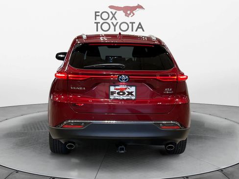 Used 2021 Toyota Venza XLE image 5