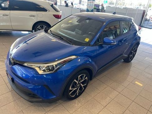Used 2019 Toyota C-HR XLE FWD image 11