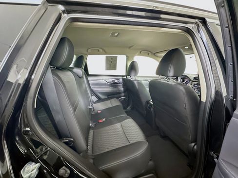 Used 2018 Nissan Rogue SV image 29