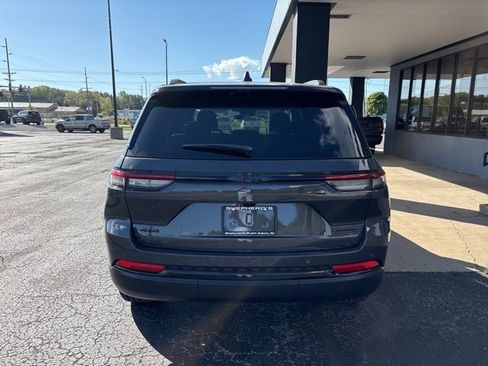 New 2025 Jeep Grand Cherokee Limited w/ Black Appearance Package image 10