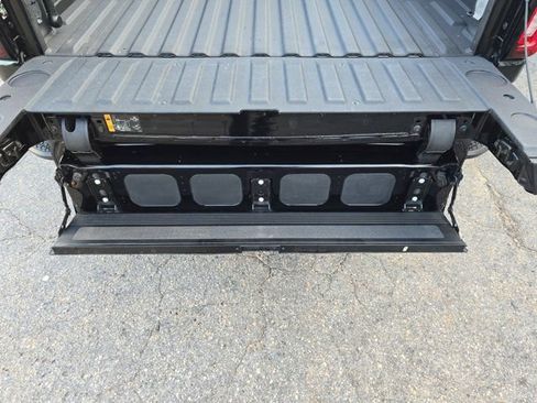 Used 2023 GMC Sierra 2500 Denali w/ Denali Ultimate Package image 14