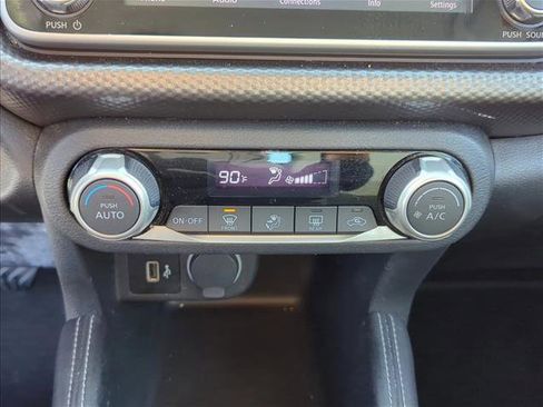 Used 2020 Nissan Kicks SV image 17