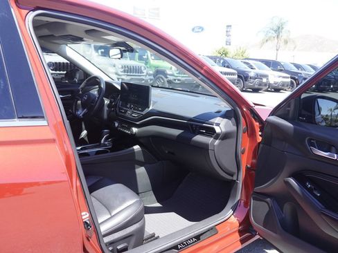 Used 2023 Nissan Altima 2.0 SR FWD image 29
