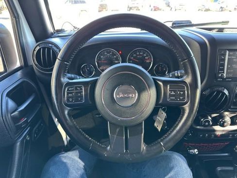 Used 2018 Jeep Wrangler Unlimited Rubicon image 12