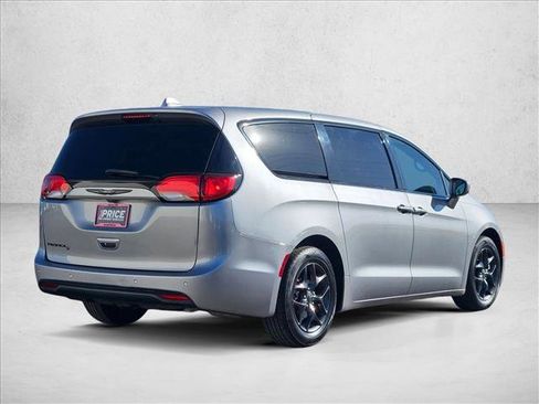 Used 2018 Chrysler Pacifica Touring Plus w/ S Appearance Package FWD image 5