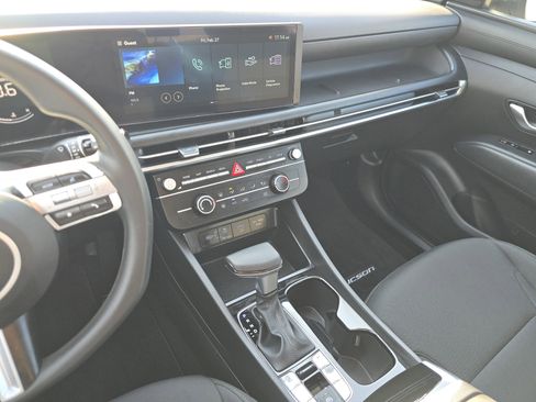Used 2025 Hyundai Tucson SE image 20