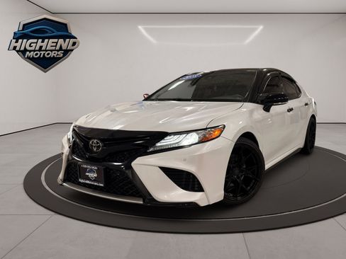 Used 2018 Toyota Camry XSE image 2