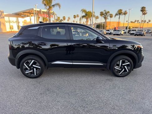 Certified 2025 Nissan Kicks SV image 9