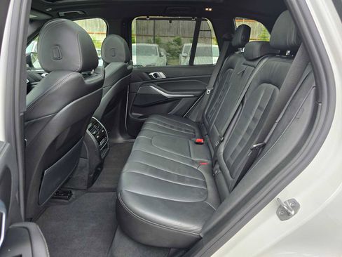 Used 2022 BMW X5 xDrive40i AWD/4WD image 16