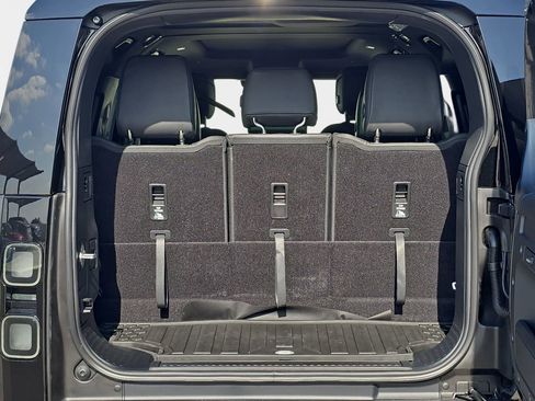 New 2026 Land Rover Defender 130 X-Dynamic SE image 14