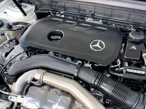 Used 2025 Mercedes-Benz GLB 250 4MATIC image 31