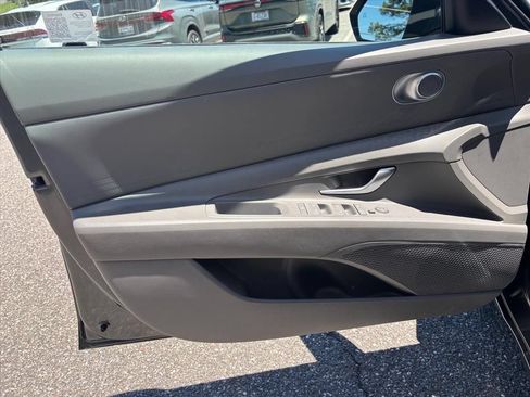 Used 2024 Hyundai Elantra SE FWD image 9