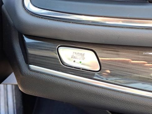 Used 2021 Buick Enclave Essence image 12