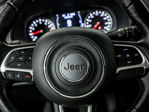 Used 2019 Jeep Renegade Latitude w/ Cold Weather Group FWD image 18