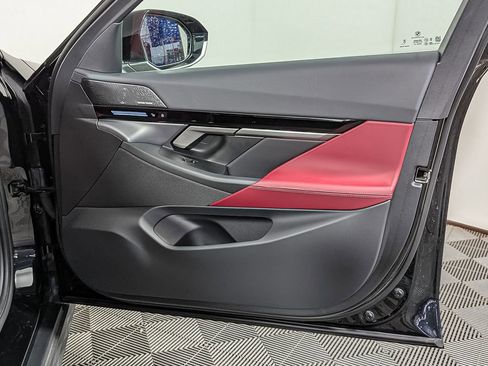 Used 2025 BMW 530i xDrive w/ Premium Package image 30