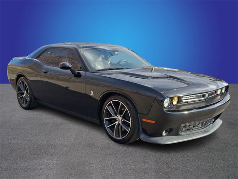 Used 2018 Dodge Challenger R/T Scat Pack image 3