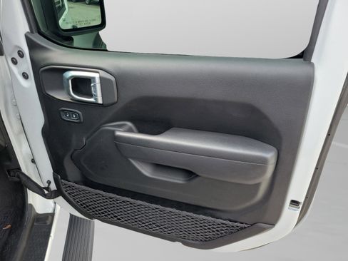 Used 2022 Jeep Wrangler Unlimited Sport image 31