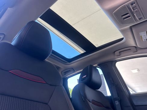 New 2026 Nissan Kicks SR AWD/4WD image 17