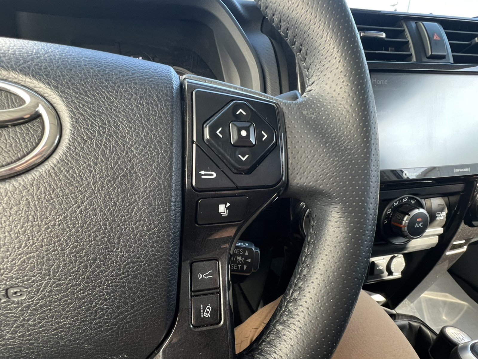 Used 2021 Toyota 4Runner TRD Off-Road Premium w/ Moonroof Package AWD/4WD image 27