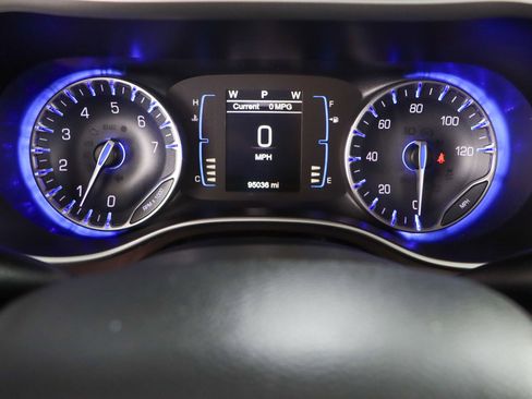 Used 2017 Chrysler Pacifica LX image 15