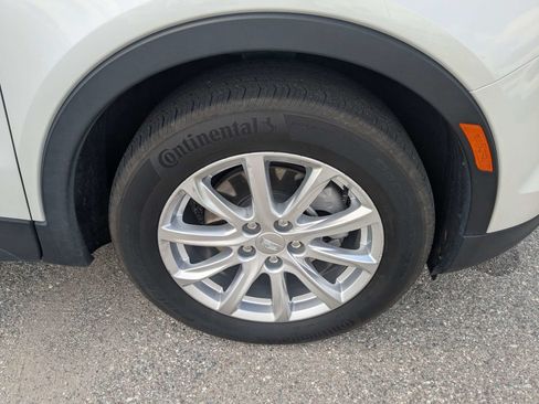 Used 2023 Cadillac XT4 Luxury w/ Cold Weather Package FWD image 11