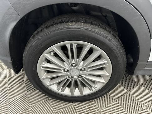 Used 2018 Hyundai Kona SEL w/ SEL Tech Package 02 FWD image 18