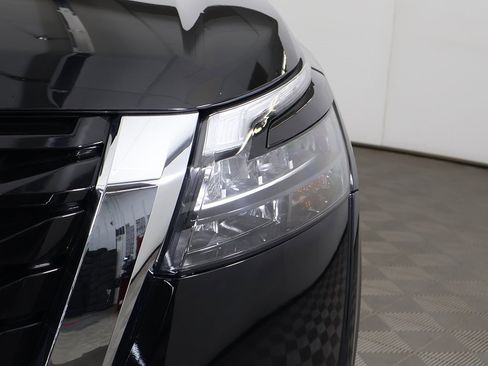 Used 2024 Nissan Pathfinder S image 12