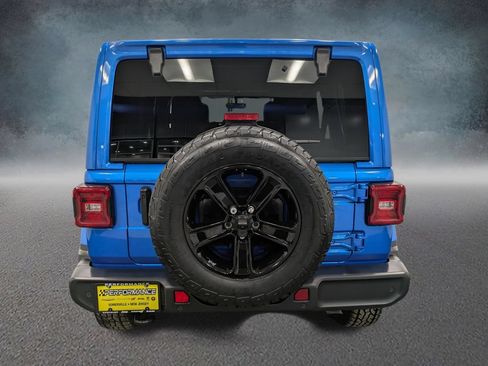 Used 2022 Jeep Wrangler Unlimited Sahara AWD/4WD image 5