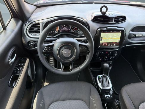 Used 2021 Jeep Renegade Latitude FWD image 27