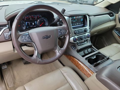 Used 2020 Chevrolet Suburban Premier image 2