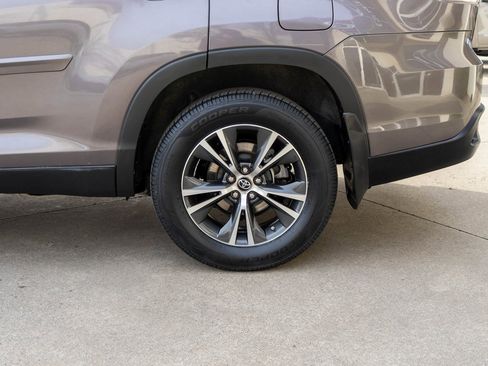 Used 2019 Toyota Highlander LE image 30