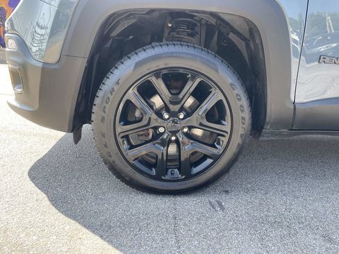 Used 2017 Jeep Renegade Altitude AWD/4WD image 9