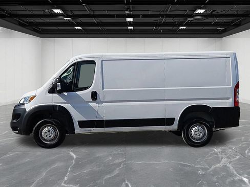 Used 2025 RAM ProMaster 2500 w/ Convenience Group FWD image 2