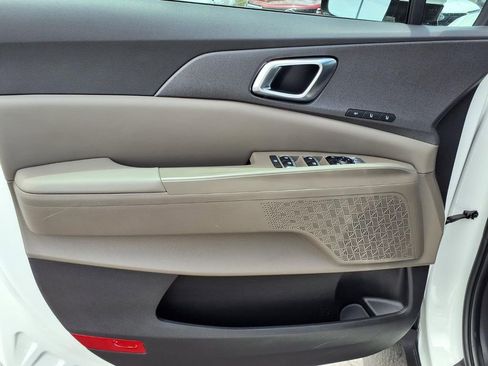 Used 2026 Kia Carnival EX FWD image 25