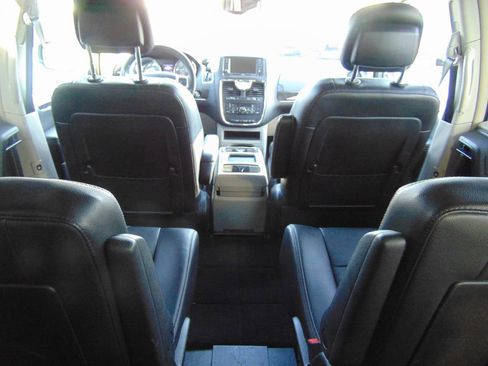Used 2015 Chrysler Town & Country Touring-L w/ Driver Convenience Group image 18