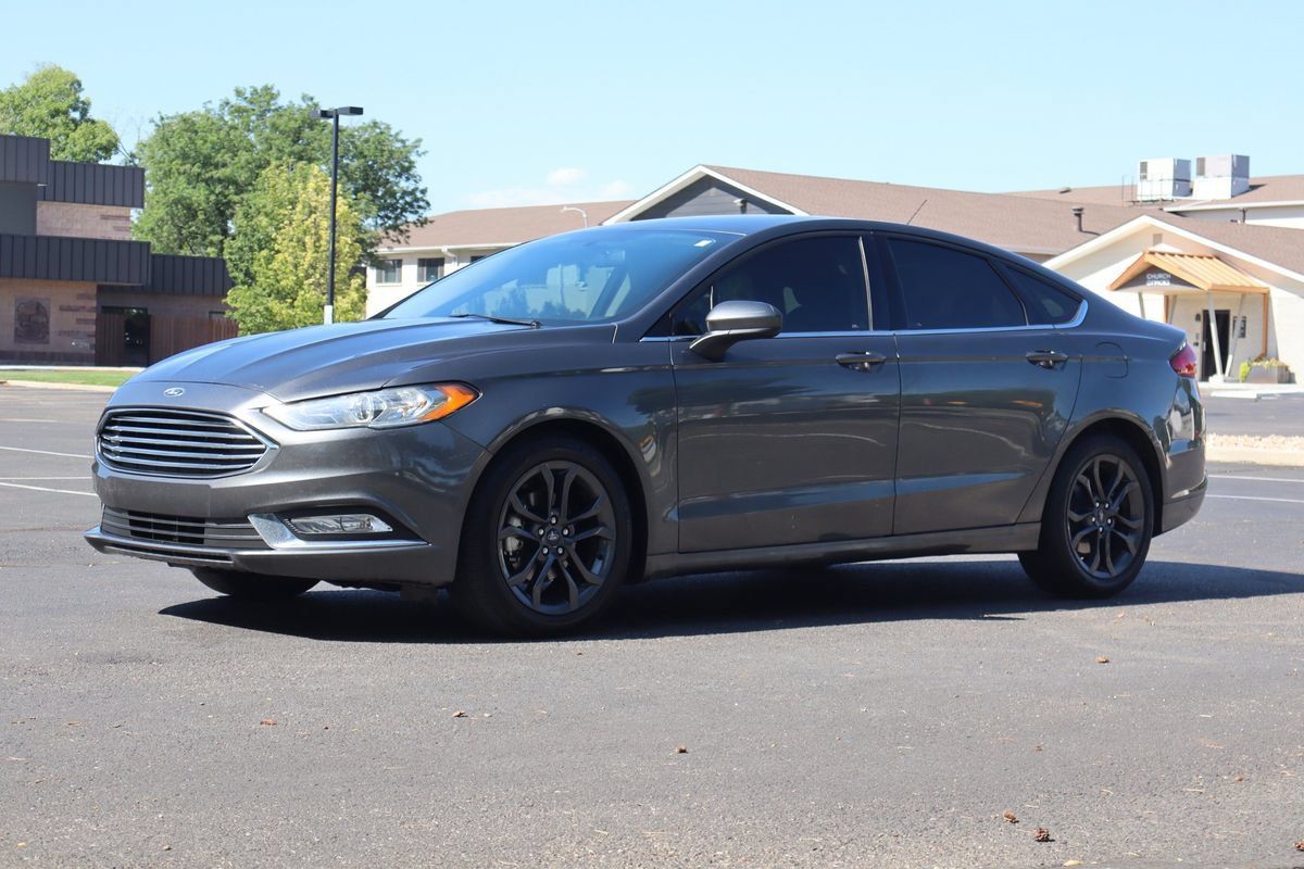 Used 2018 Ford Fusion SE w/ Equipment Group 201A FWD image 11
