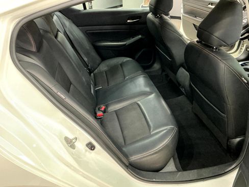 Used 2021 Nissan Altima 2.5 SR w/ SR Premium Package image 26