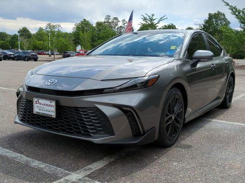 Used 2025 Toyota Camry SE FWD image 8