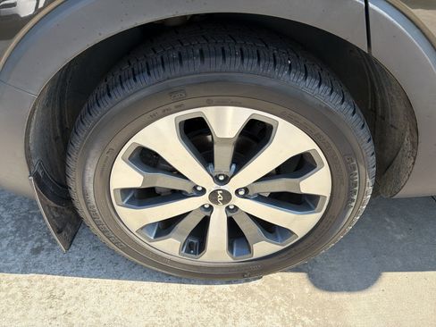 Used 2022 Kia Telluride S FWD image 8