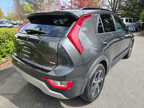 Certified 2025 Kia Niro EX FWD image 4