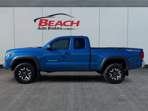 Used 2016 Toyota Tacoma TRD Off-Road image 3