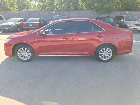 Used 2012 Toyota Camry LE FWD image 3