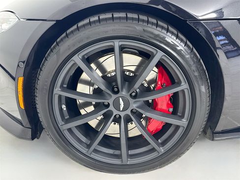 Used 2022 Aston Martin V8 Vantage image 9