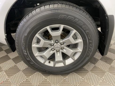 Used 2020 Nissan Frontier SV image 10