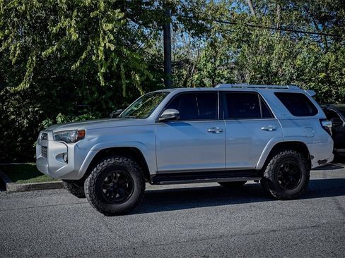 Used 2014 Toyota 4Runner SR5 image 3